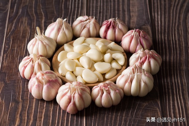 东北人为什么如此迷恋生吃大蒜头——探秘东北风味的魅力！