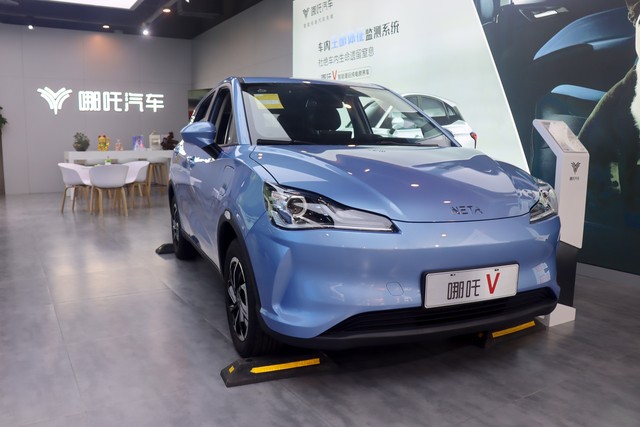 特斯拉modely和宝马5系新能源,比亚迪新能源和特斯拉tesla哪个好