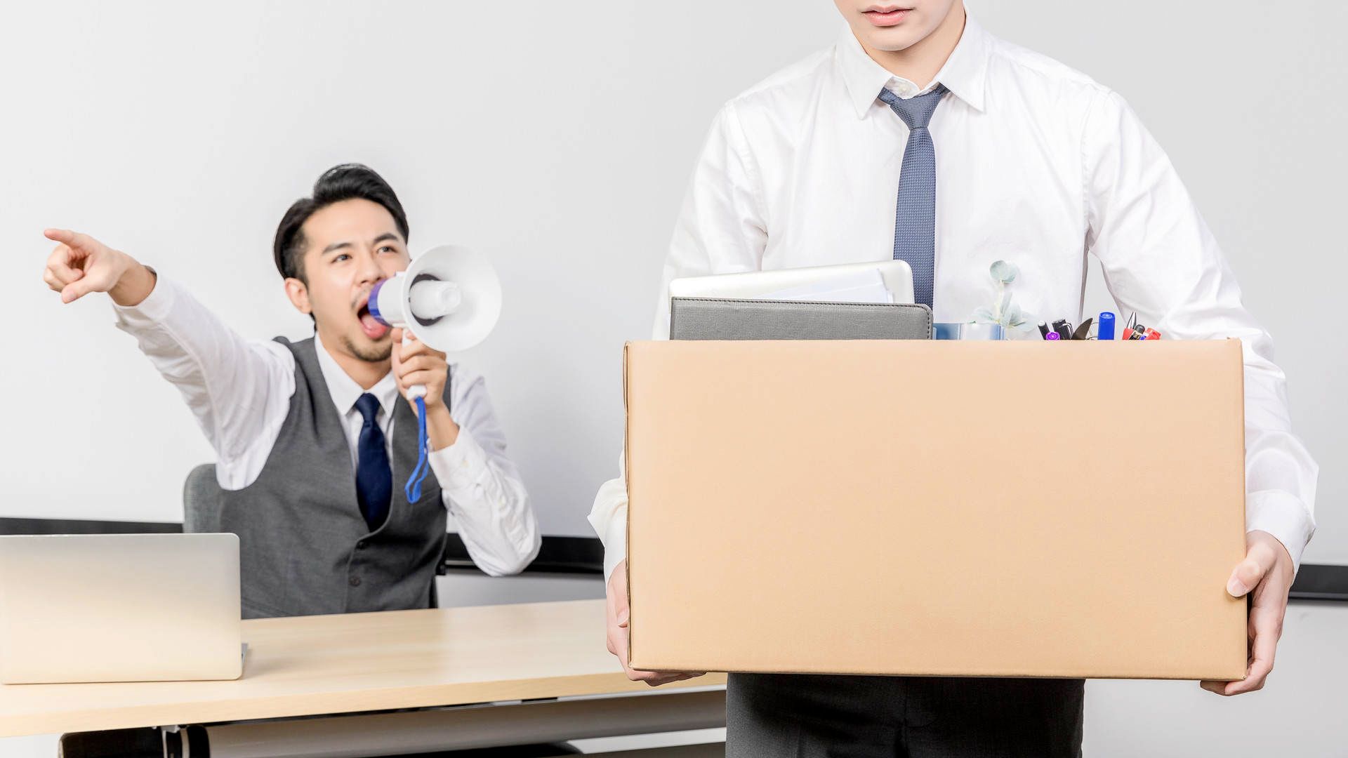 领导犯错误让你背黑锅怎么办,领导犯错如何沟通