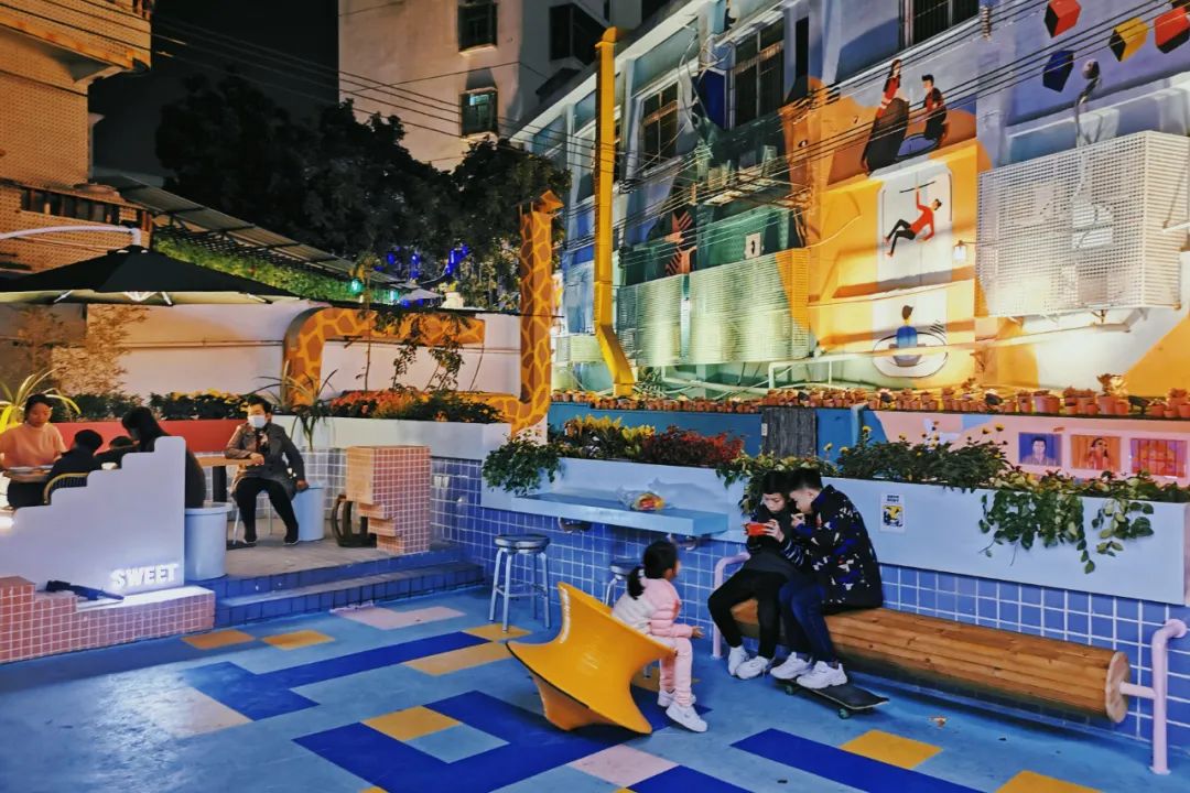 2个北大学霸，在房价10万一平的深圳市中心，造了80座花园