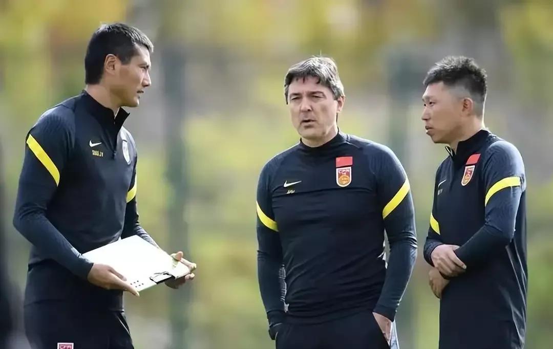 宁缺毋滥，足球报提了八个刻不容缓。不同论调，咱有补充