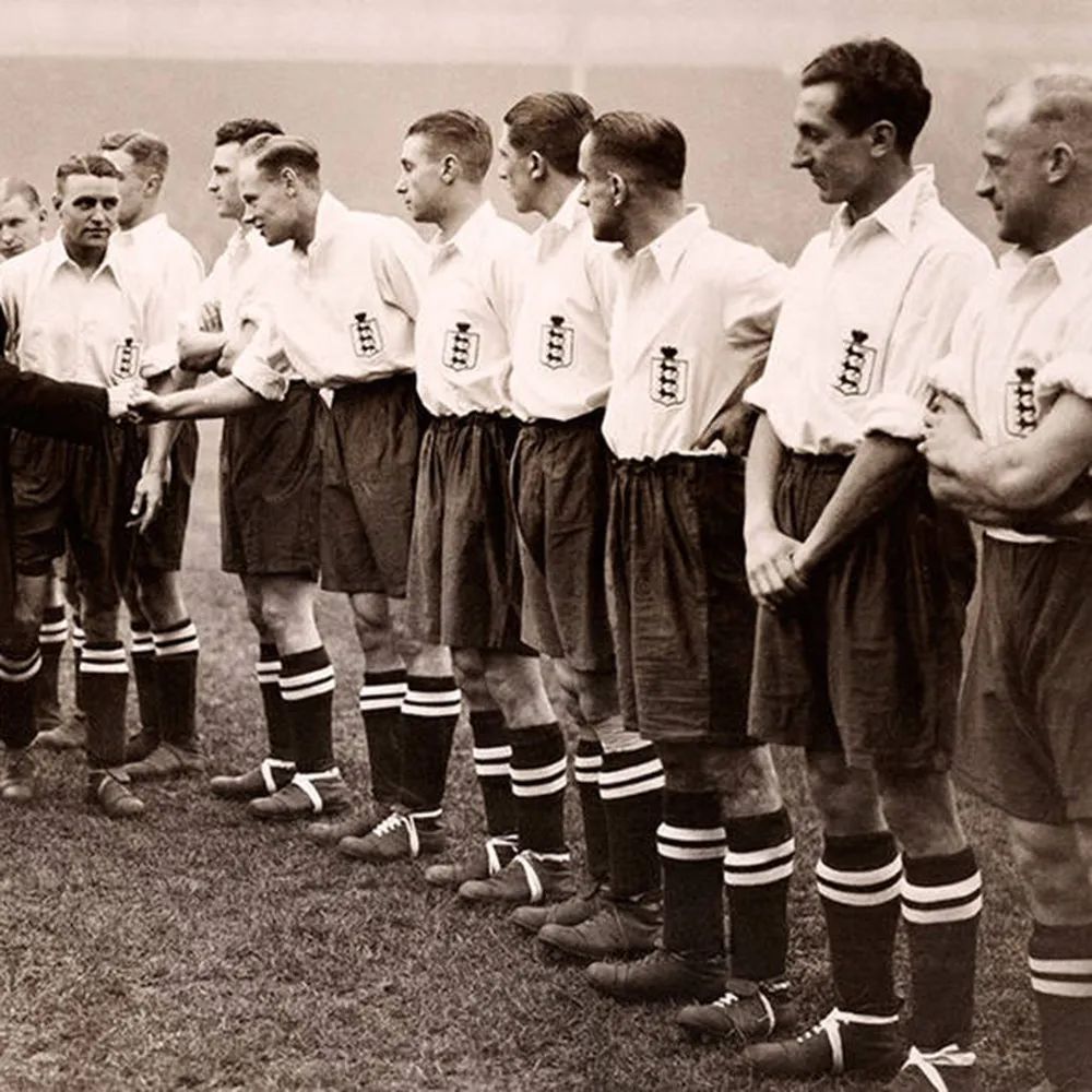 「足球流氓」文艺复兴，臭小子在姐姐圈再次得宠？