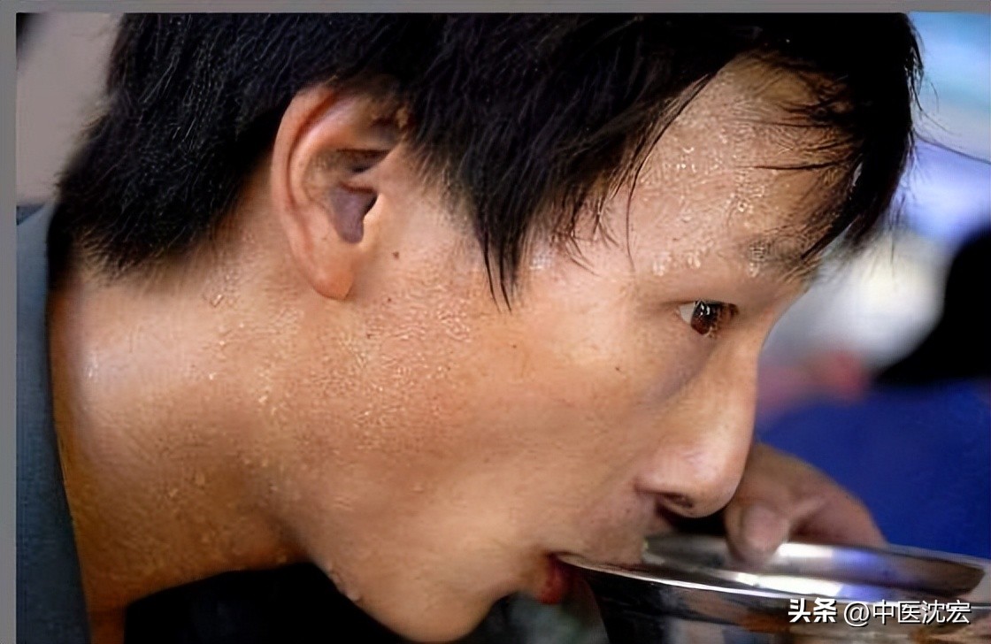 吃饭满头汗白吃三碗饭,吃饭满头大汗吃保和丸