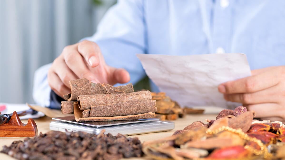 中医对输卵管积水囊肿治疗效果,输卵管积水引起的不孕治疗要慎重