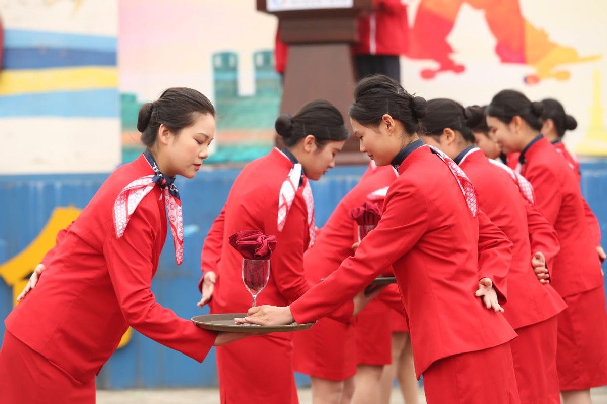 超燃超好看!四川这所中职运动会开幕式成大型cosplay现场?