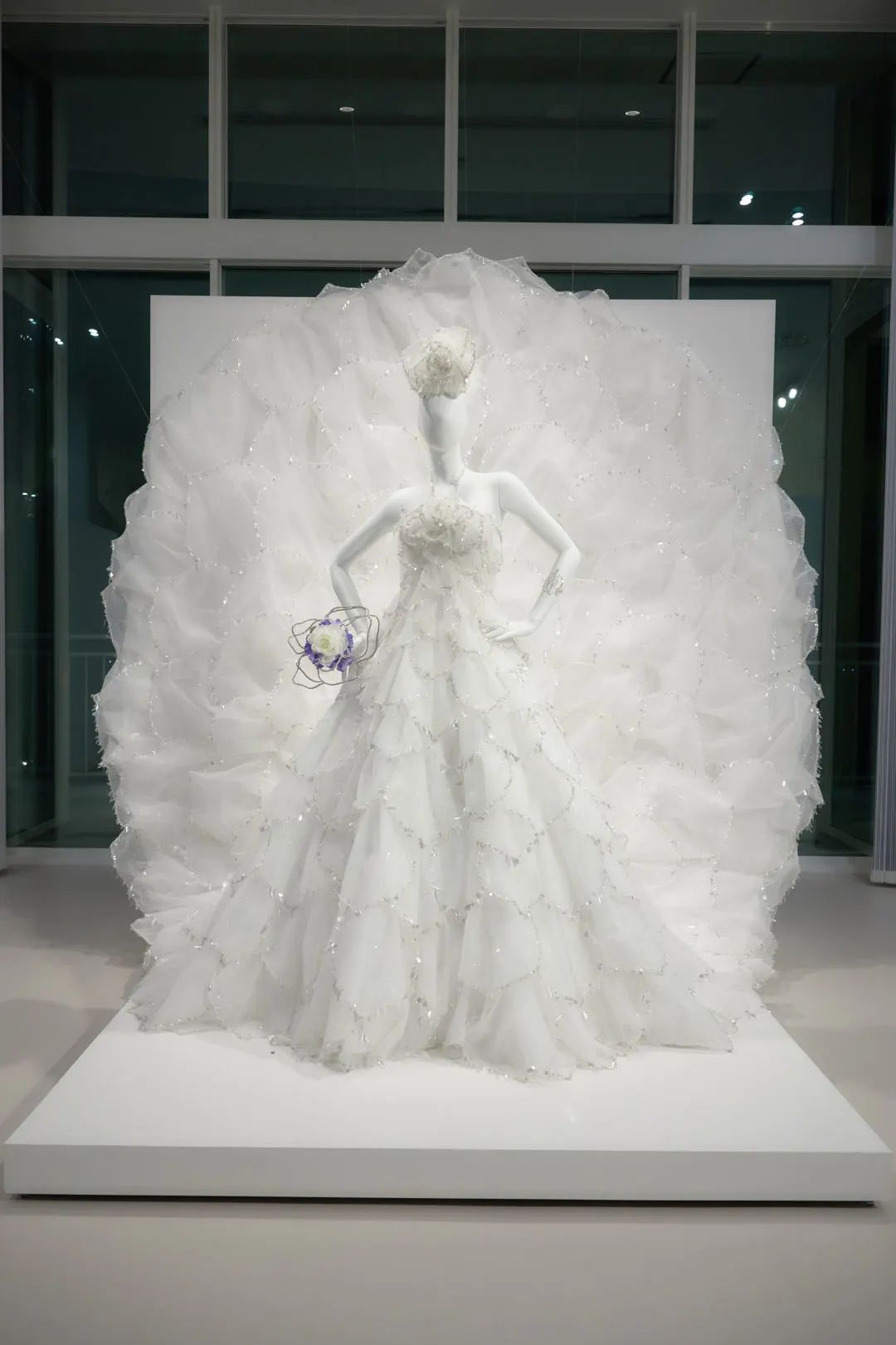 亚洲婚纱女王杀进内娱，女星们集体坐不住了