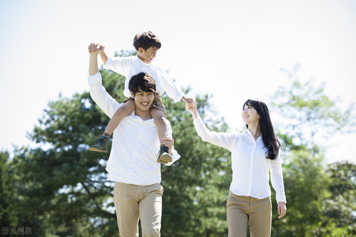 飞尽千里路，遍采万朵花