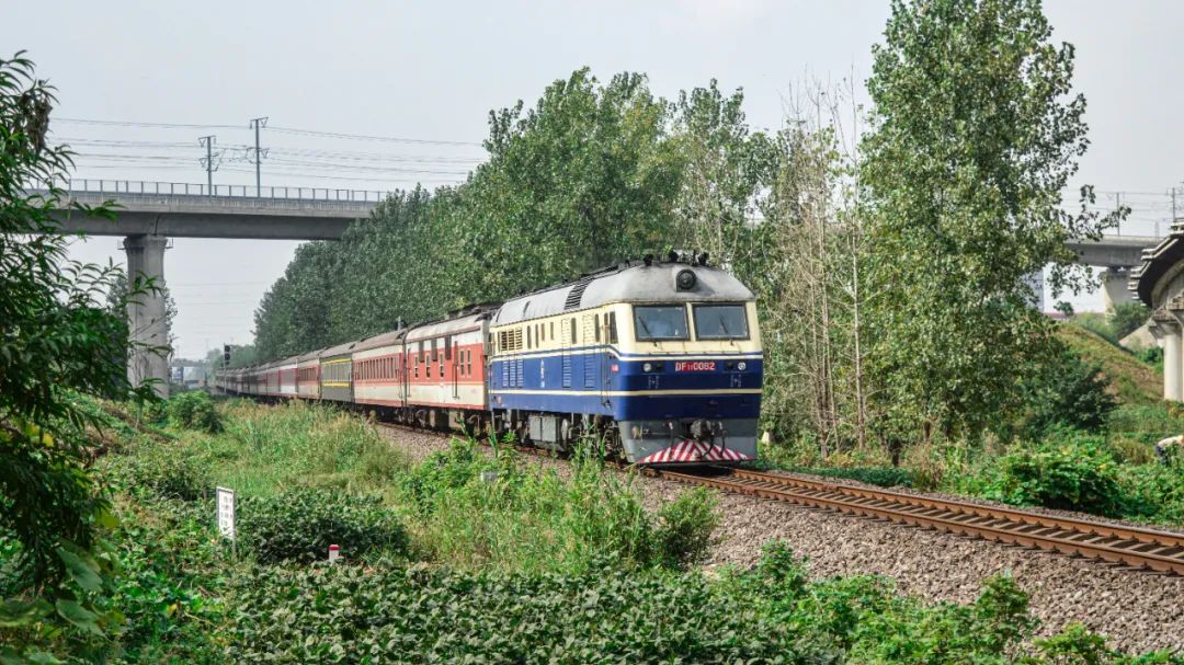 再见k歌翻唱,再见k歌伴奏