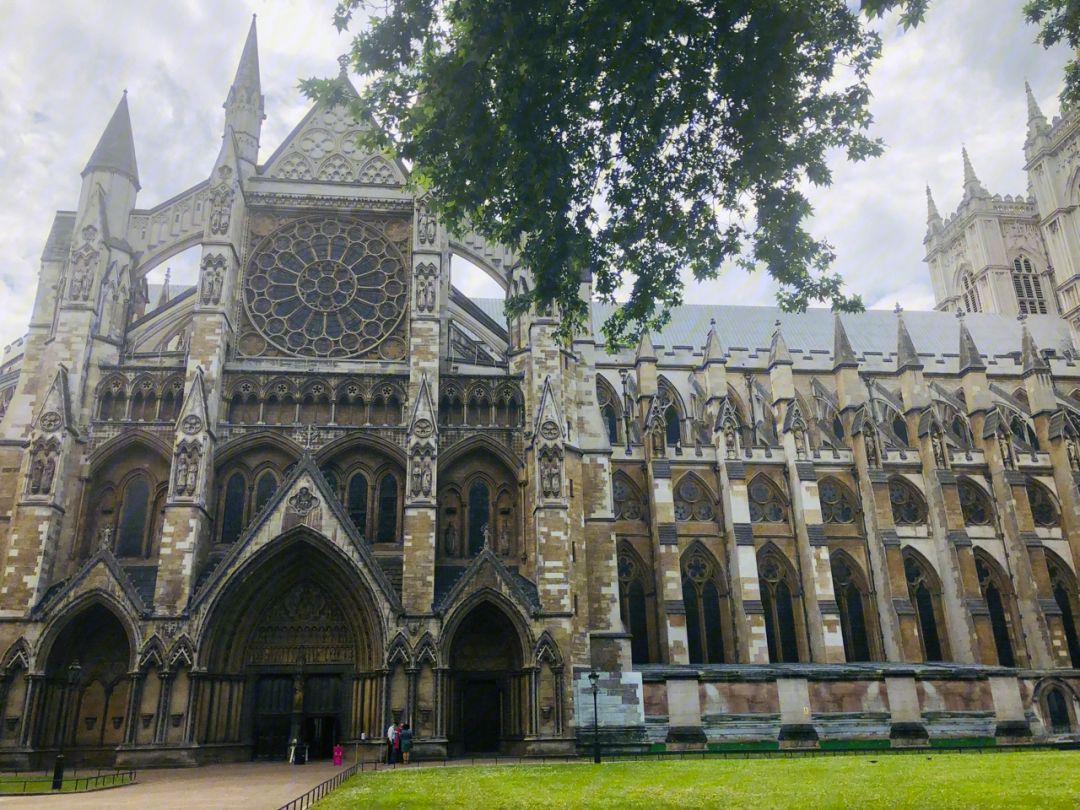 英国议会的发展：13世纪中后期，议会是一个多等级联合会议