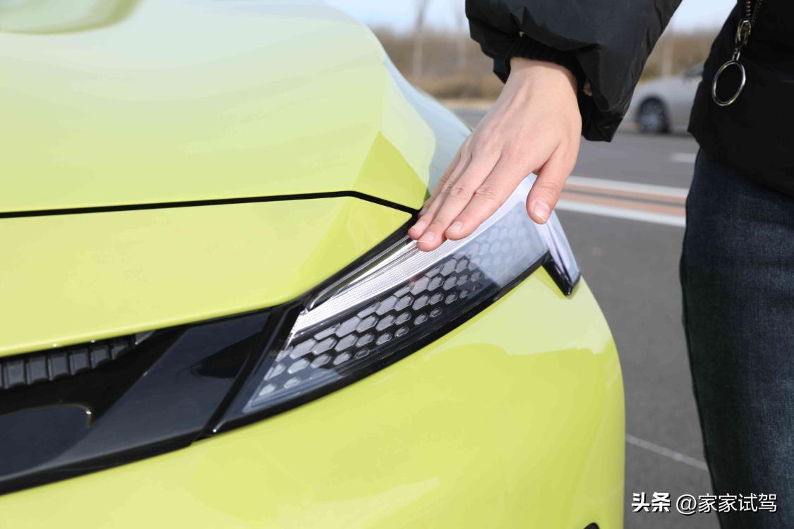 北汽魔方-年轻人的个性科幻座驾