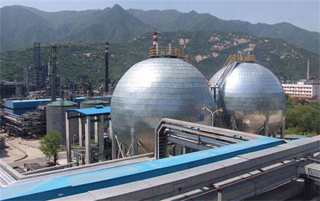 轮到美国被卡脖子？乌特有气体恐断供，将中气商纳入半导体供应链