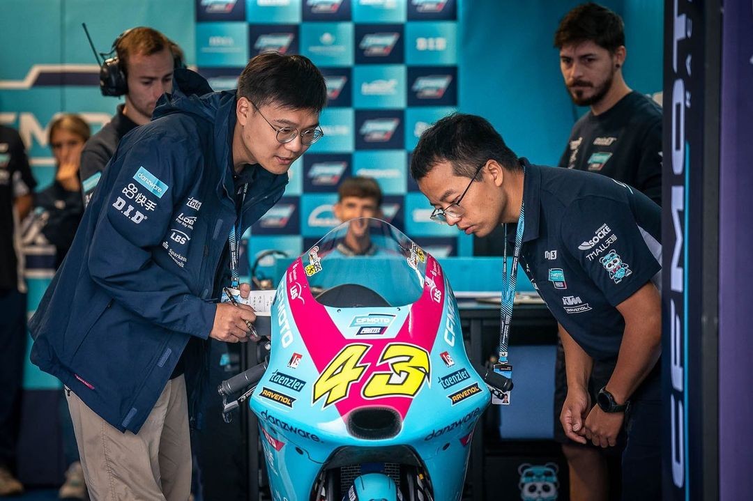 跑了一年的摩托车,moto3赛事的车是春风自己的吗