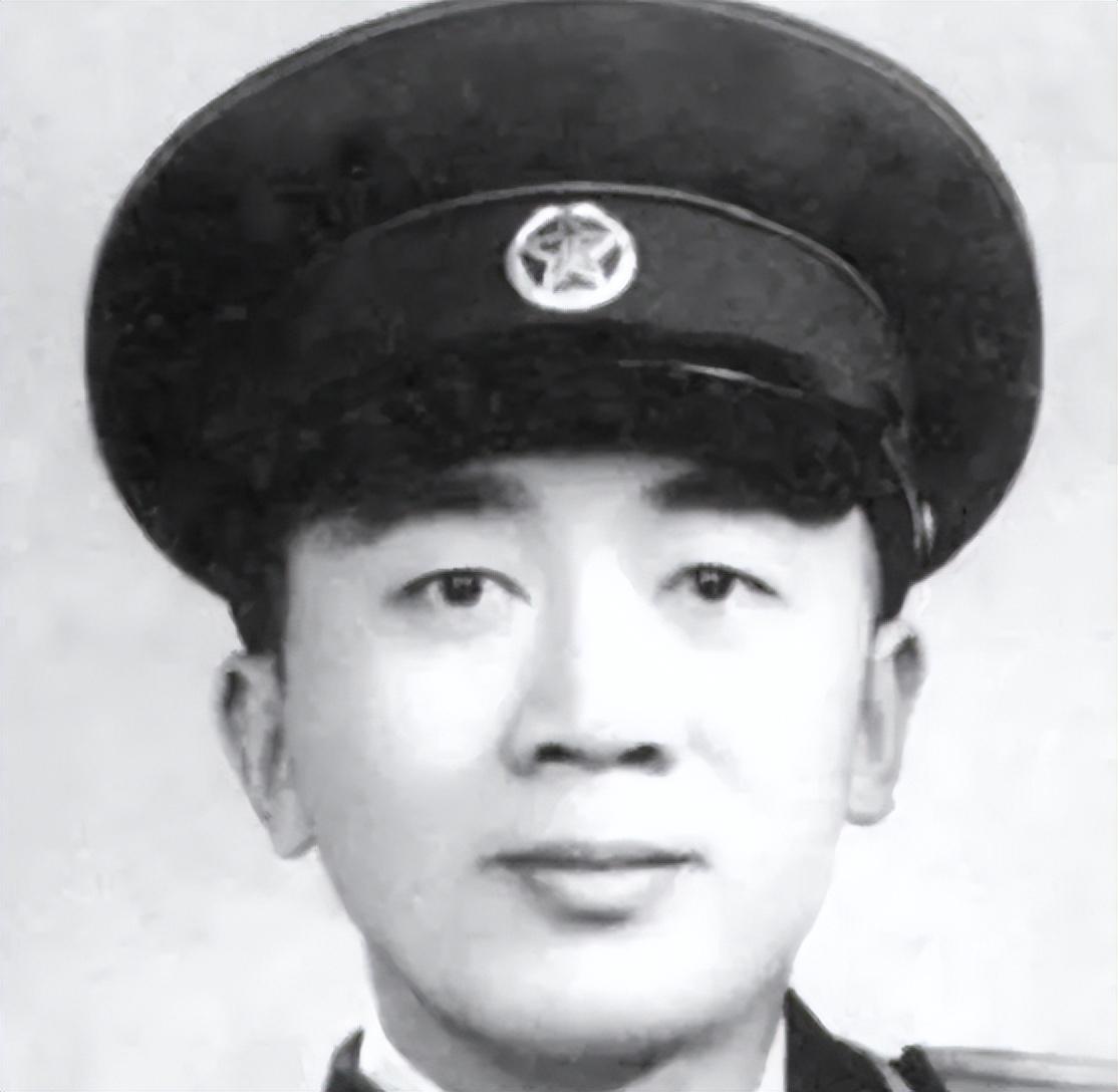 1942年，日伪军中将送粟裕一盒香烟，粟裕看后：全军集合关闭电台