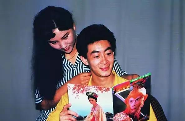 六小龄童晒照庆结婚30周年,六小龄童庆祝结婚34周年