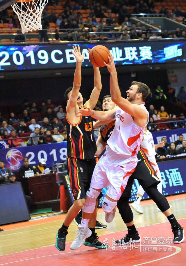 莫泰尤纳斯快攻,莫泰尤纳斯梦幻脚步nba