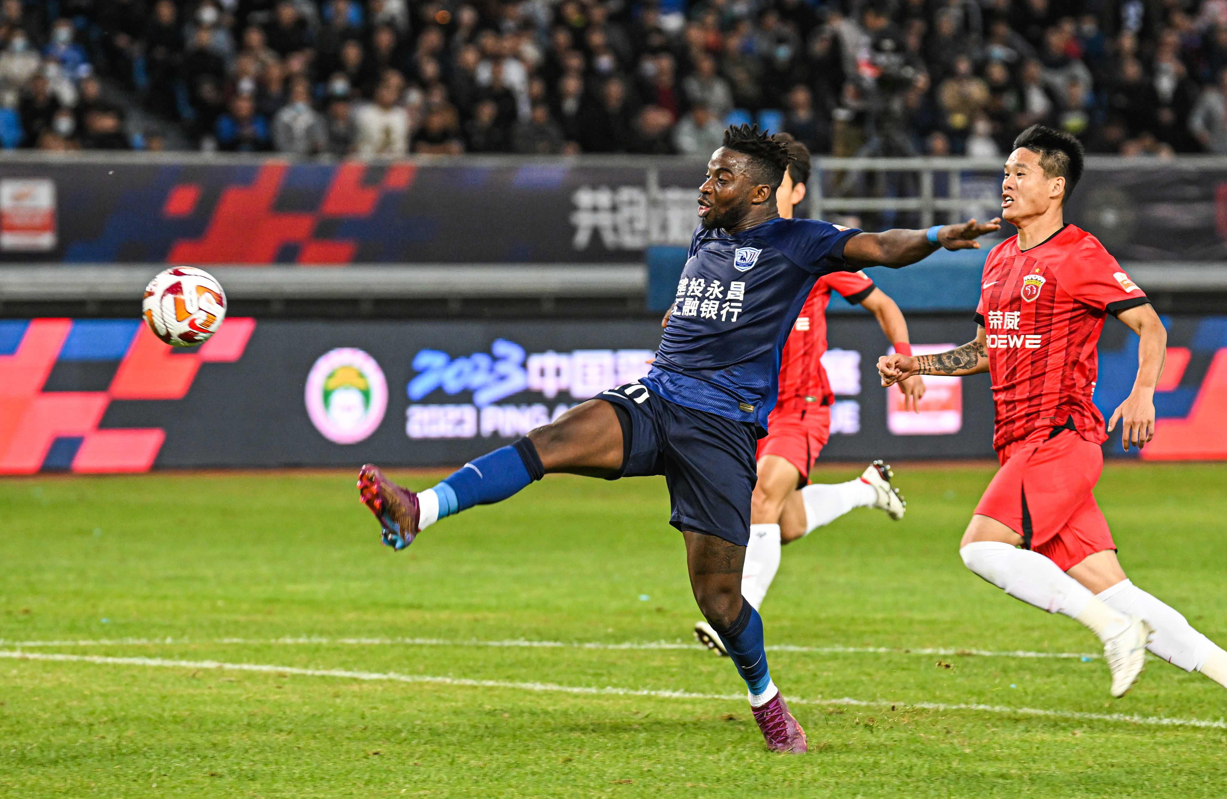 中超联赛直播上海海港vs沧州雄狮,中超上海海港vs山东泰山3张红牌