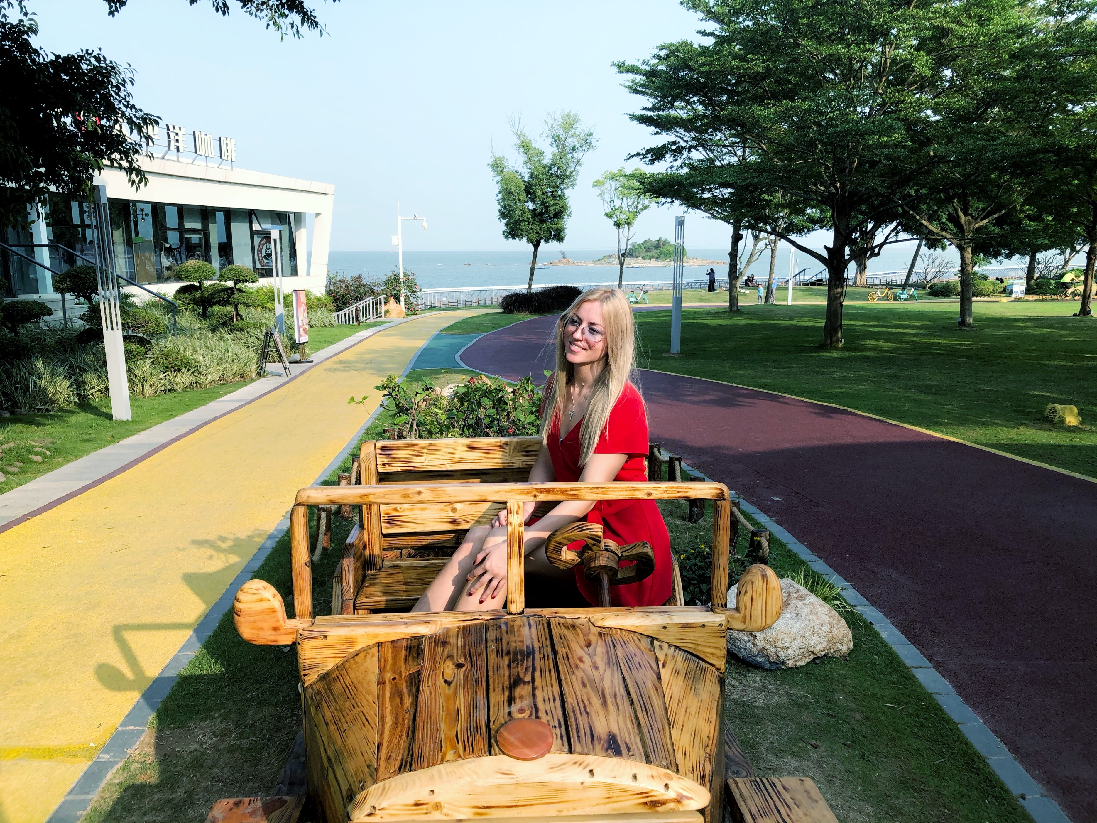 25年前河南小伙娶乌克兰美女,中国小伙娶19岁乌克兰妻子现状