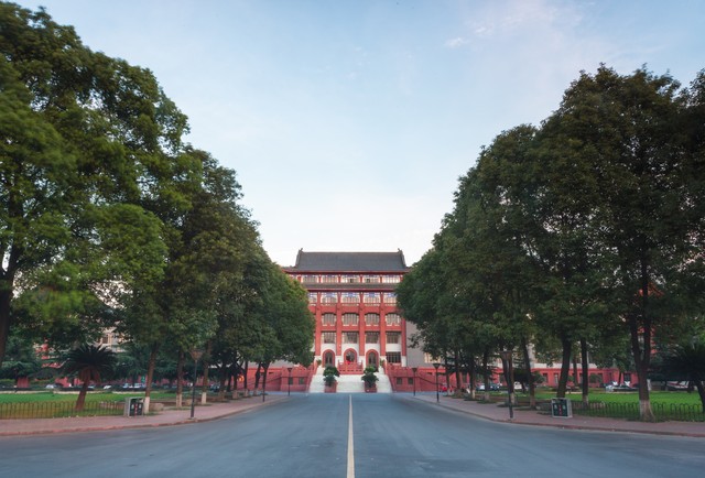 985大学和211大学比哪个比较好,985和211哪个级别高