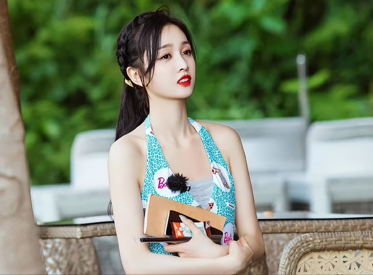 赵露思坐姿瑜伽裤穿搭,穿瑜伽裤上街合适吗