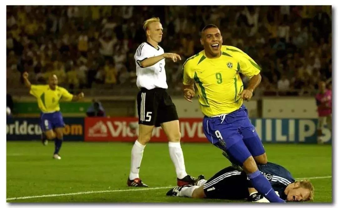 巴西队被淘汰内马尔哭了被安慰,巴西被淘汰后内马尔泣不成声