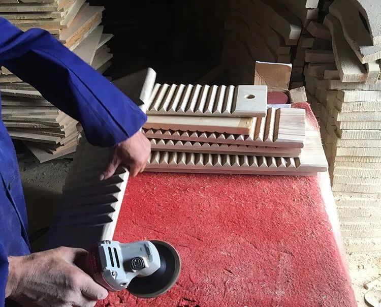 小伙买搓衣板视频,一个小伙子买20元搓衣板