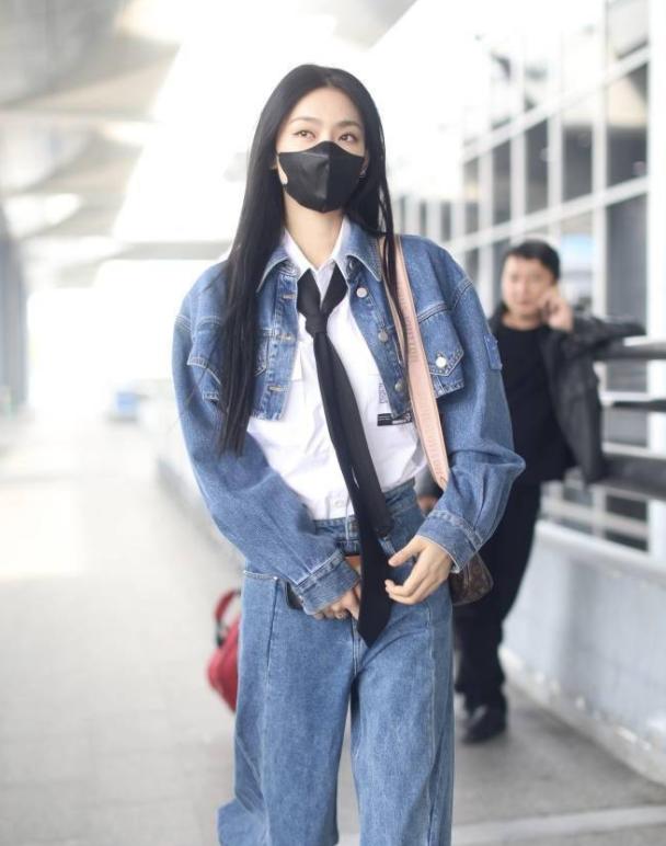 曾可妮黑色西装造型,曾可妮时尚穿搭