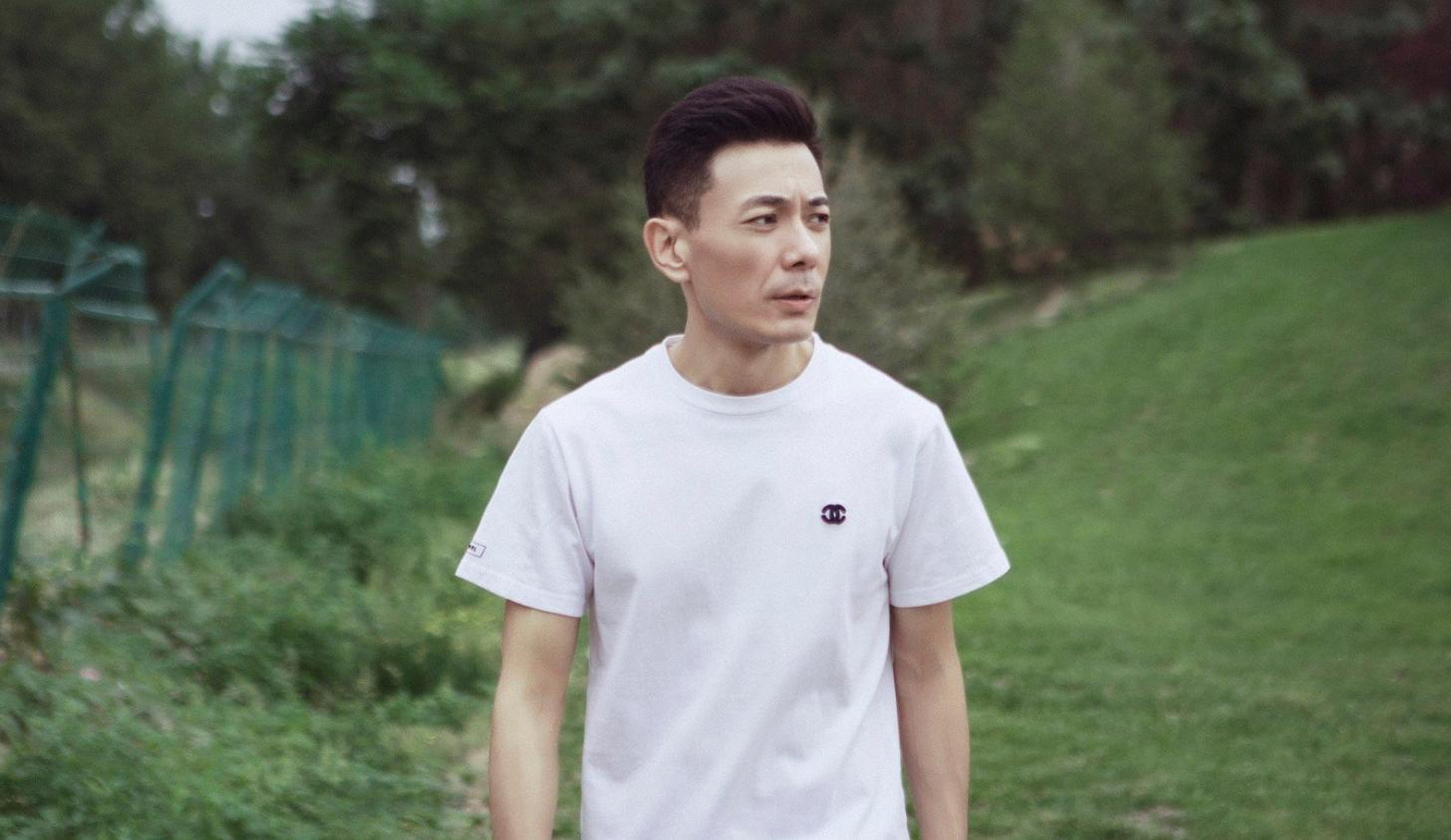 《后浪》补过头的朱老板扮演者，曾做过10年警察，用演技征服观众