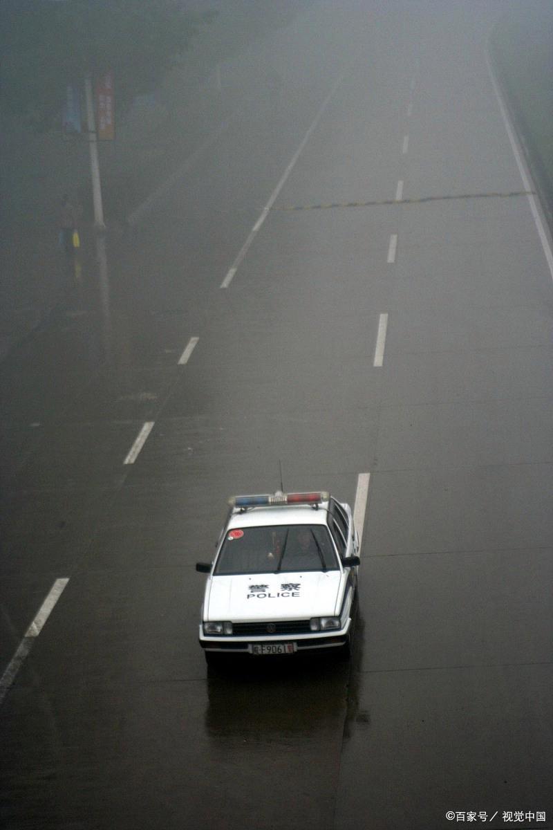 人在车里被电子监控拍违章合理吗,开车被电子眼拍了要罚款吗