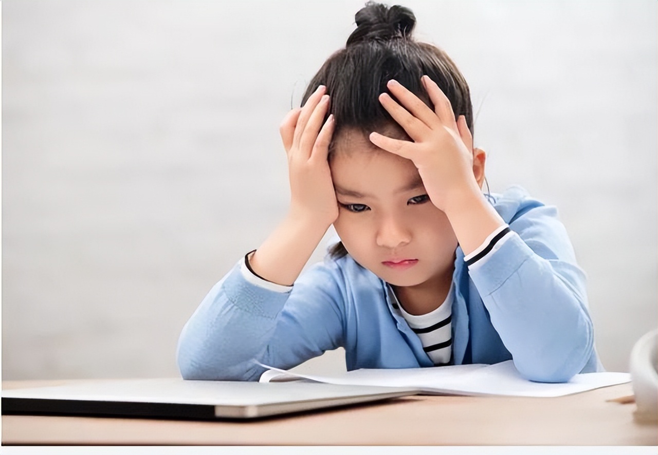 13岁儿子太叛逆不愿上学报警,叛逆不上学家长怎么和孩子沟通