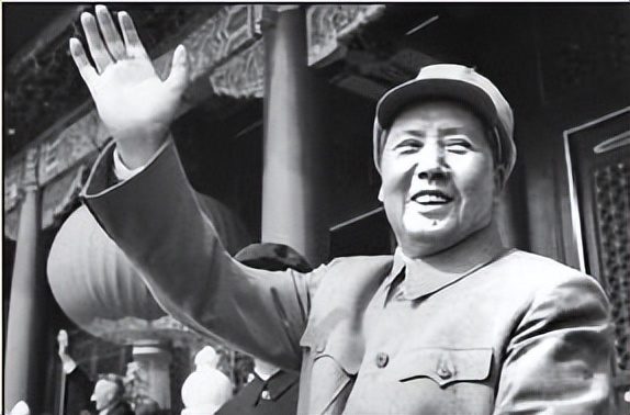 称霸世界80年,去美元潮为何偏发生在2023年?毛主席的话正在应验