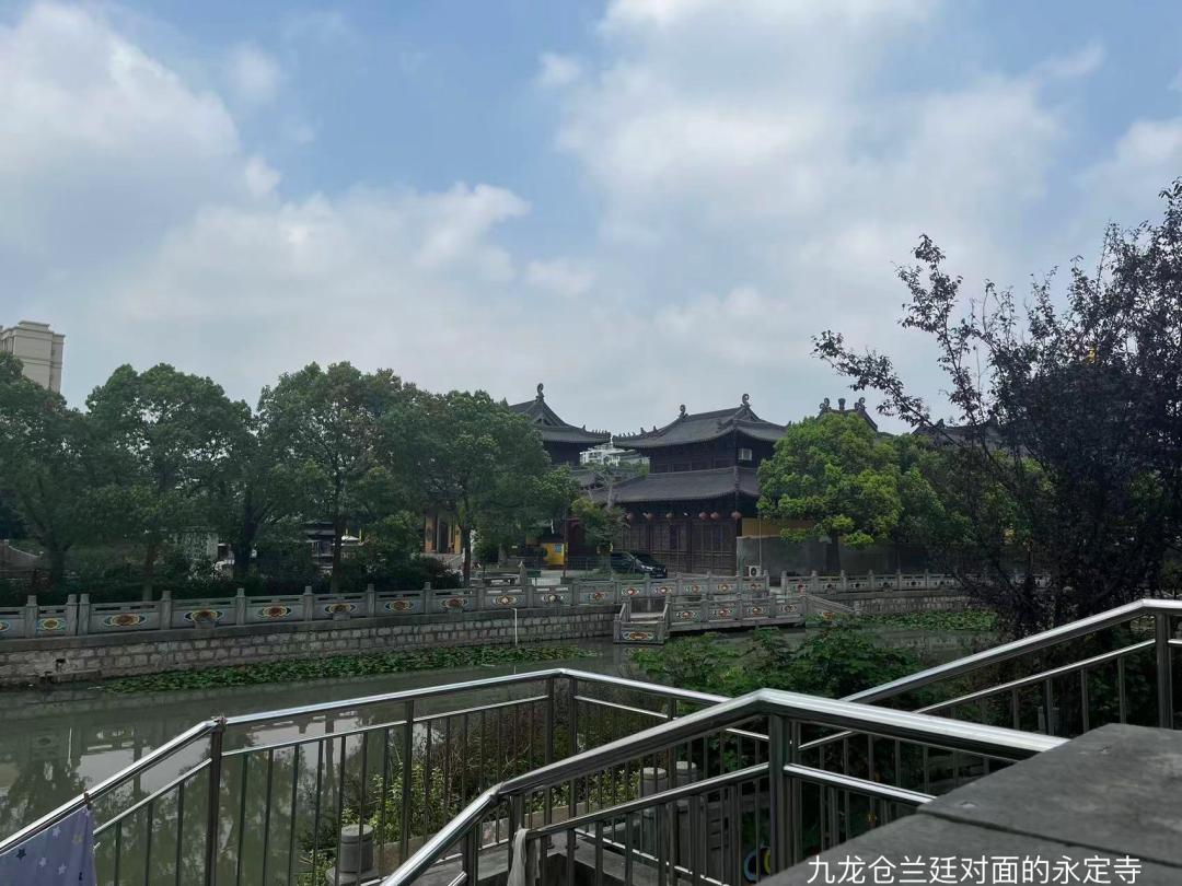 上海繁华地段的老破小,上海繁华地段和贫民区对比照