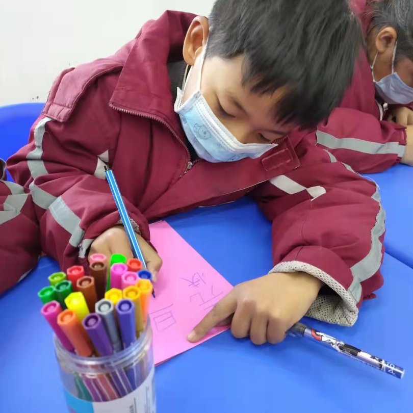 ——新乡市牧恩社工组织社区儿童制作贺卡活动篇