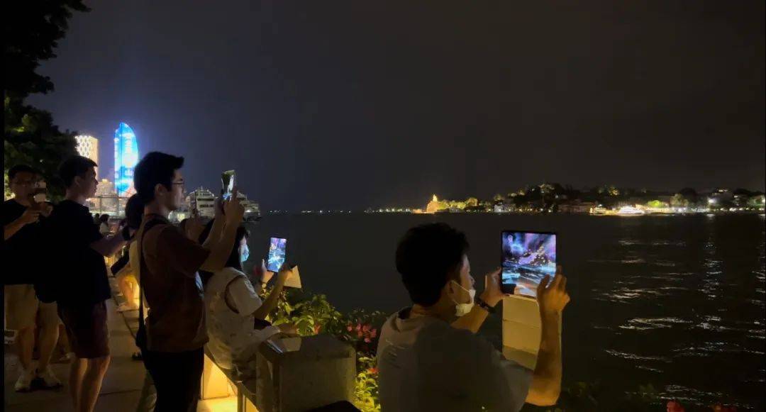 从“孤野荒漠”到“高楼林立”，元宇宙有了“烟火气”