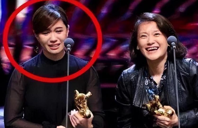 巩俐第几次陪同法国总统访华,巩俐随同法国总统访华视频