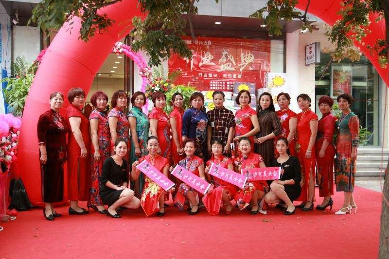 广场舞的领舞收入来源,跳广场舞领队是怎么挣钱的