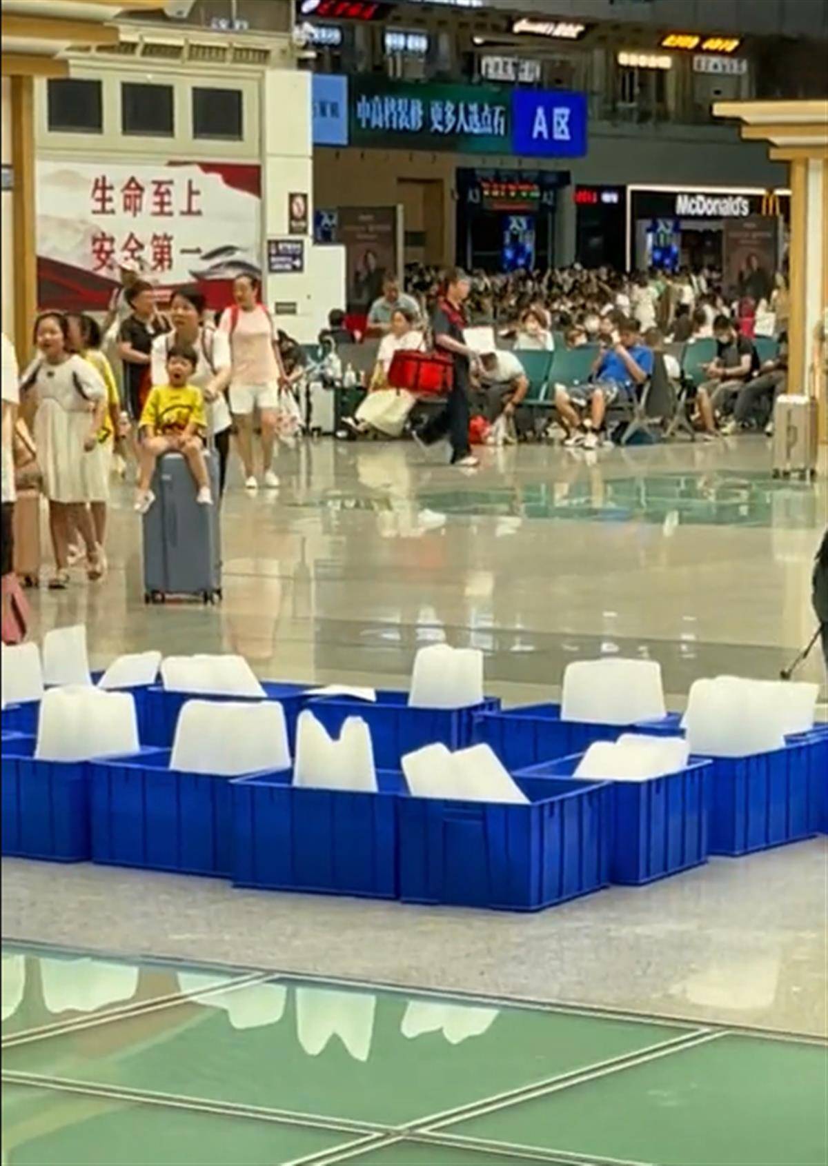 长沙火车站冰块降温,长沙冰块降温