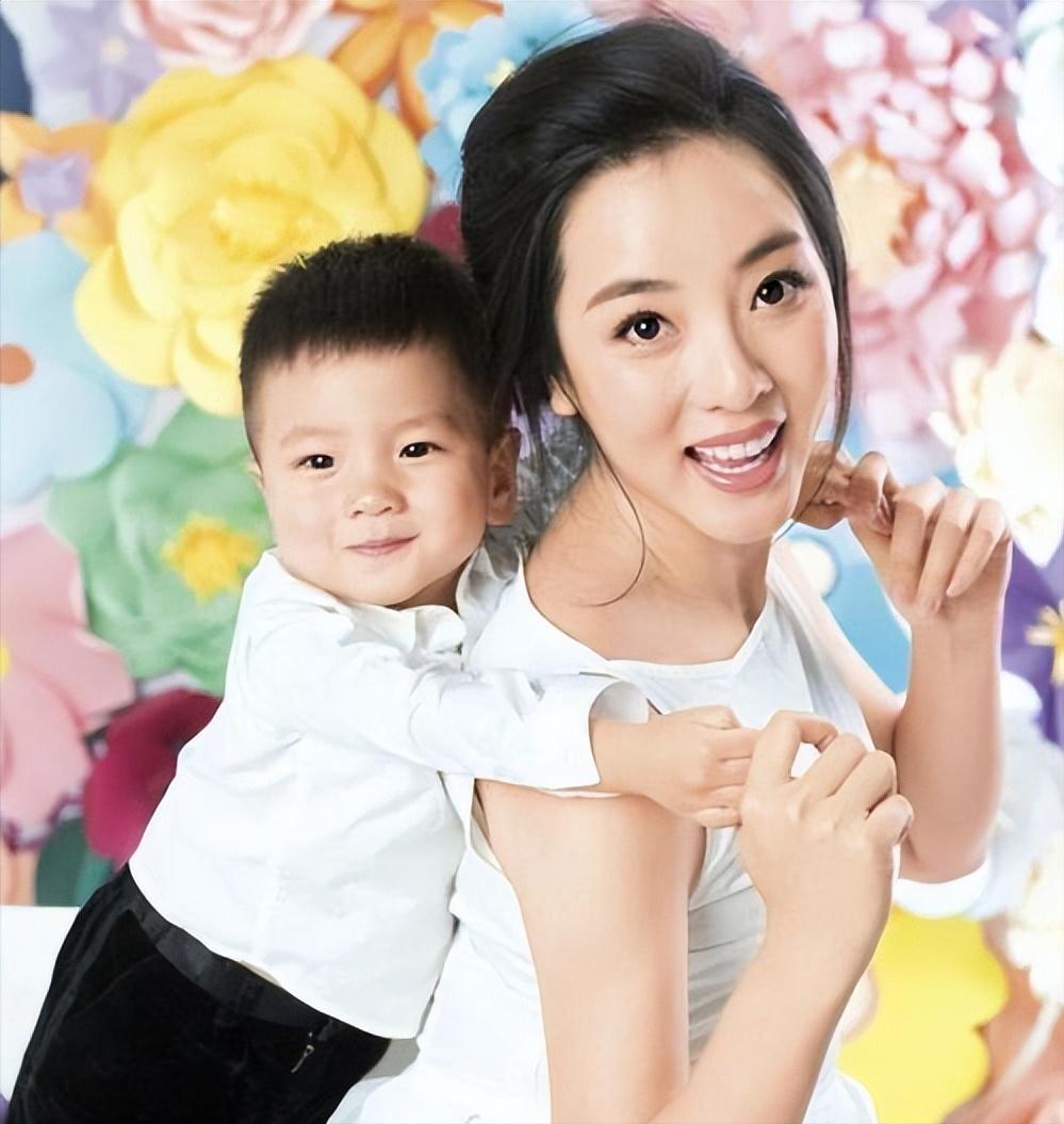 春晚主持人董卿周涛朱迅李思思,春晚主持人董卿朱迅周涛