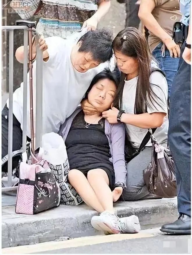 被富二代老公逼迫净身出户，放弃牛津成“最惨阔太”的她，太惨了