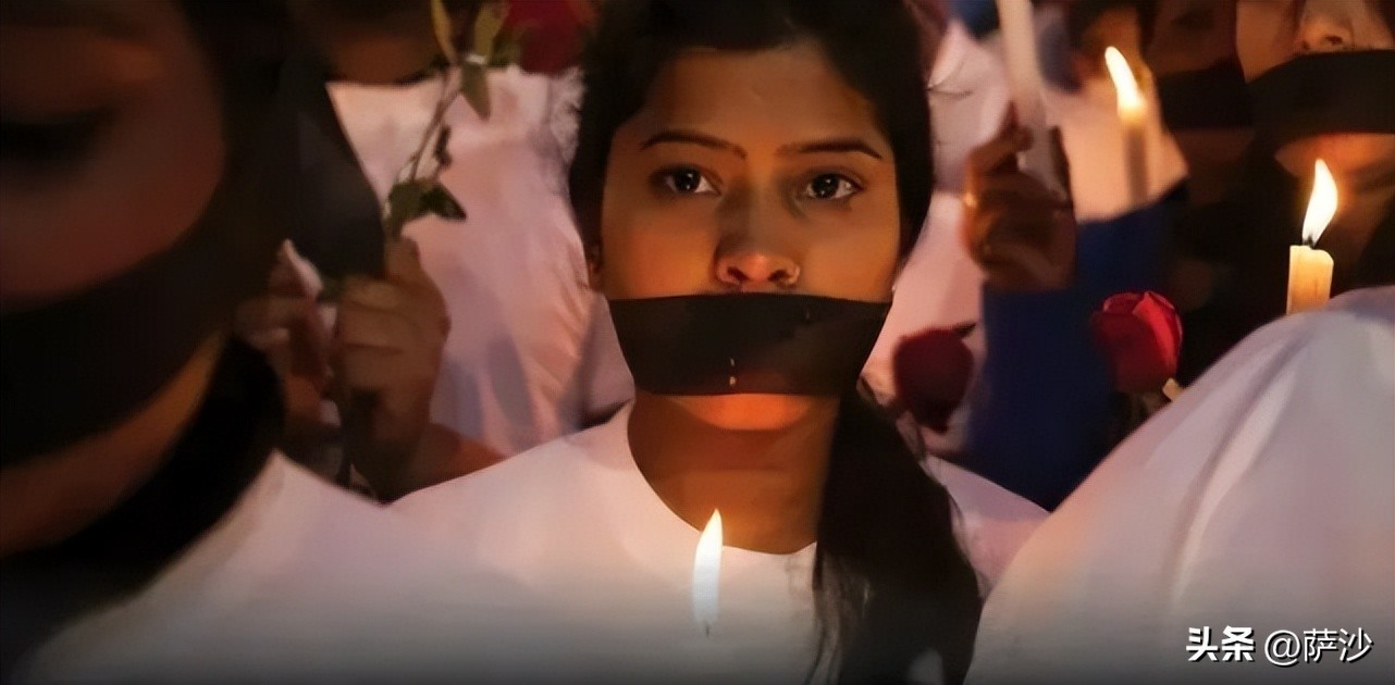 印度女医学生惨遭六人轮奸*杀虐**：2012年12月16日印度黑公交轮奸案