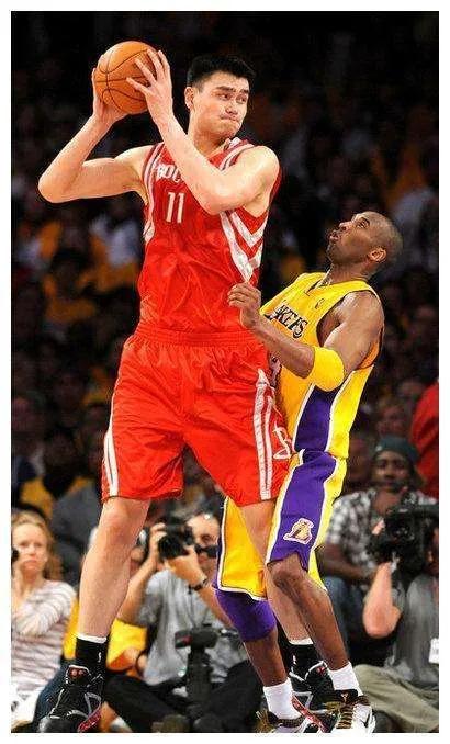 小巨人姚明nba,姚明在nba赚了多少钱