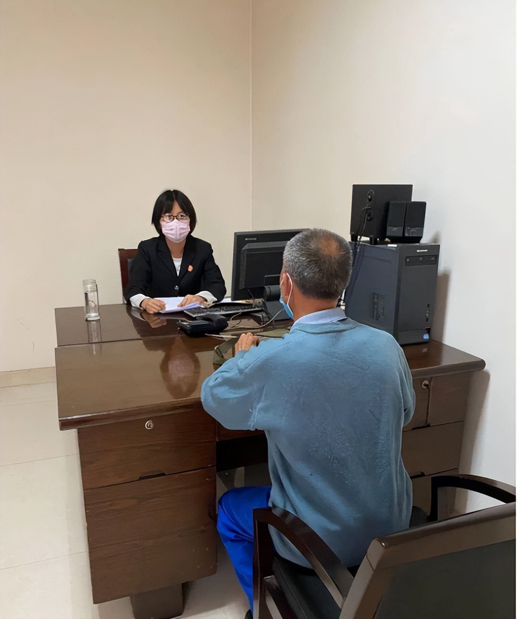 7旬老人微信群吐槽物业,70岁大爷被物业欺负