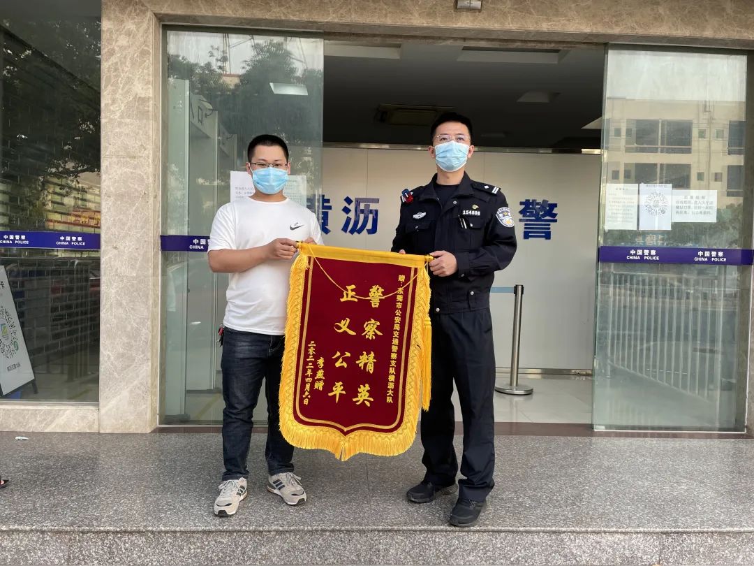 骑电动车戴头盔还查啥,骑车戴头盔的重要性作文