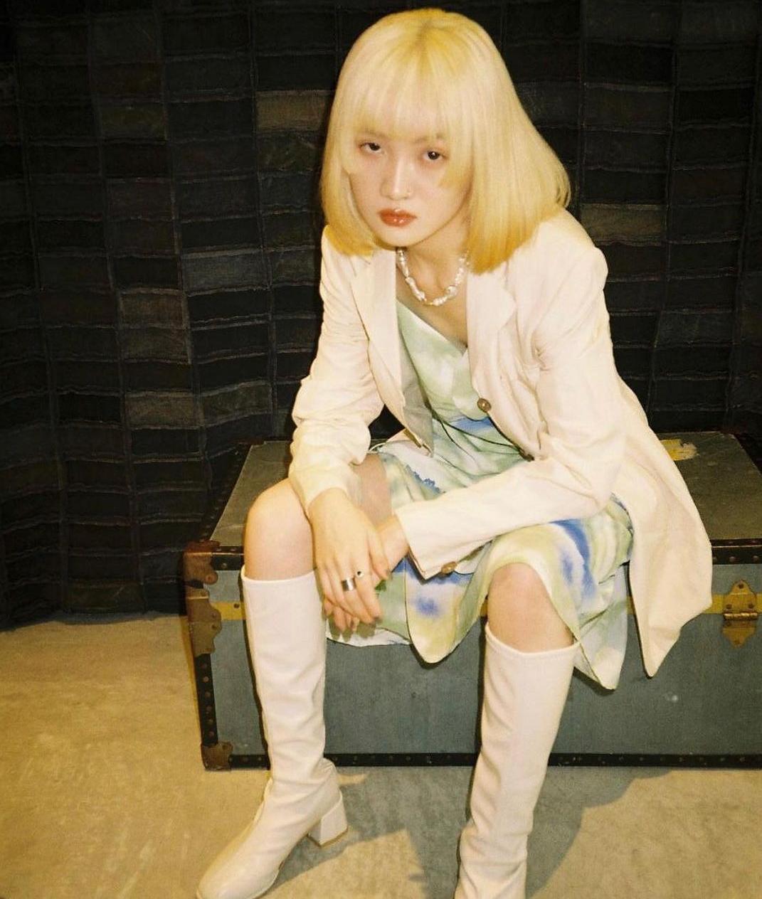 黄色短发男生,短发微潮色