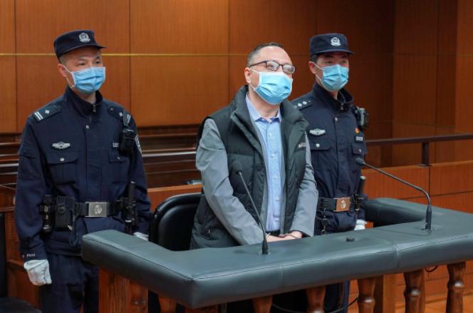 高校谈男生盗照片造谣,法治热点早知道罪大恶极