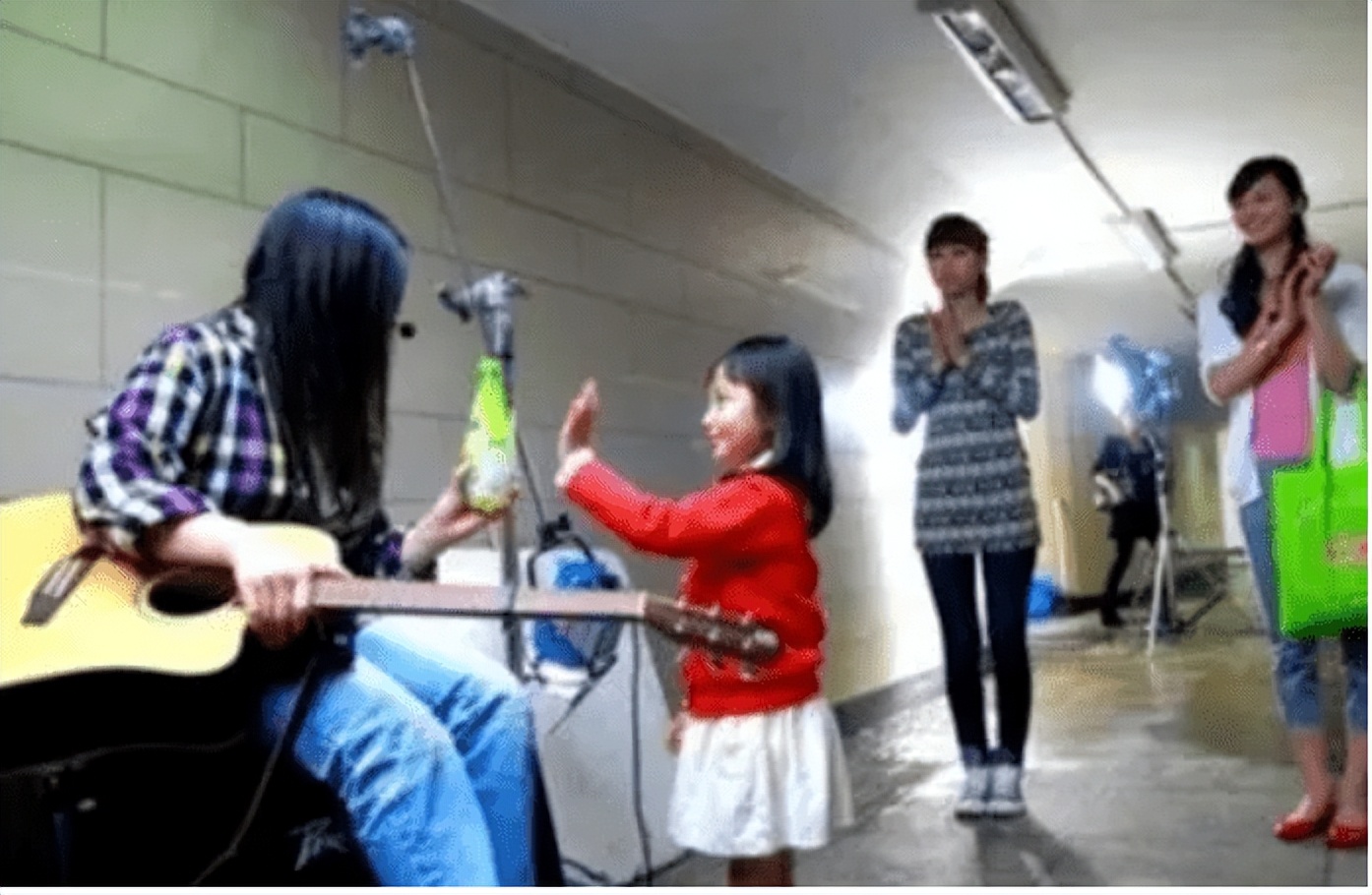 12年前，“西单女孩”走红后突然“销声匿迹”，她究竟去了哪里？