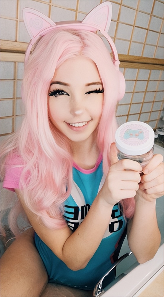 卖屁的女网红现在改卖胸部的汗了，一天能赚3万块