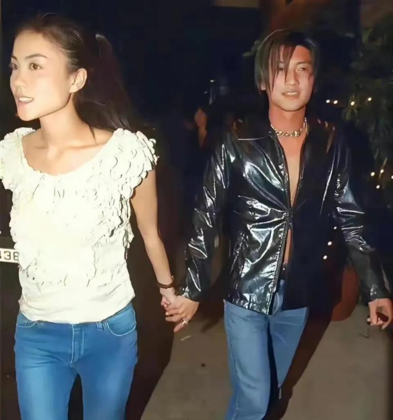 谢霆锋与王菲同框现身被网友偶遇,谢霆锋和王菲分开近日消息