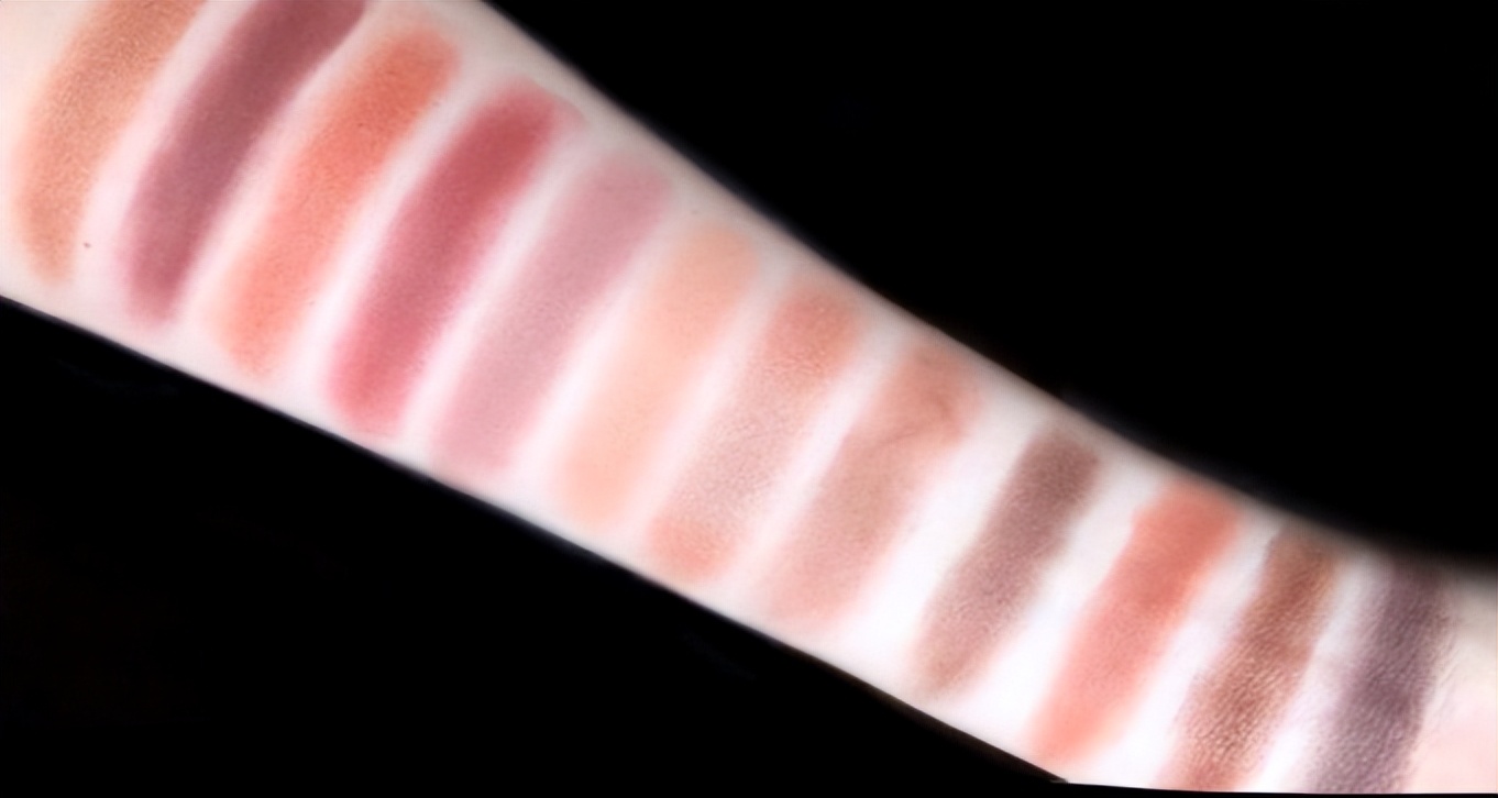 适合新手的眼影盘一盘搞定,眼影新手万能画法