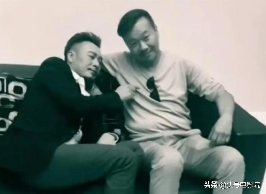 张颂文北京国际电影节搀扶关锦鹏,张颂文哭了的图片