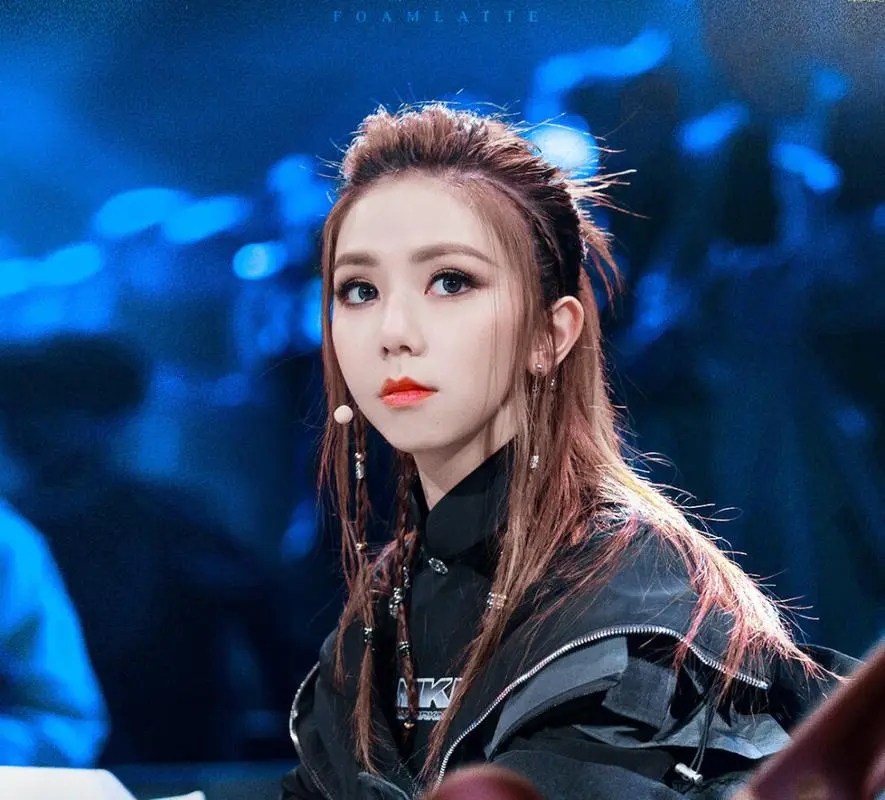 炎明熹和单依纯唱功对比,炎明熹和单依纯唱功分析